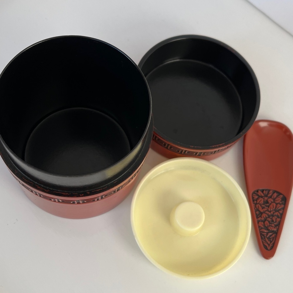 Vintage Chinese Cinnabar Lacquer Tea Caddy Jar with Spoon Red Carved Lid - Picture 5 of 15
